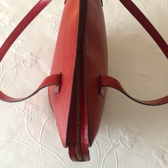 Authentic Louis Vuitton Epi St. Jacques GM. - Picture 9 of 16